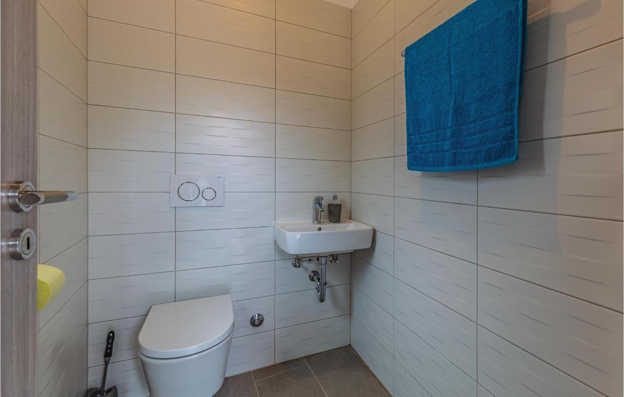 1 Bedroom Stunning Apartment In Пула Экстерьер фото